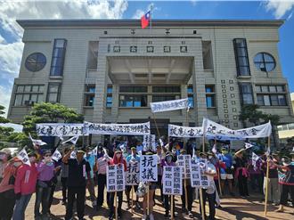 屏東崁頂生命紀念館回饋金未發放　鄉民群聚公所抗議