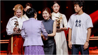 福原愛走出婚姻風波 紅毯「Big爆上圍」衣服變形震撼視覺