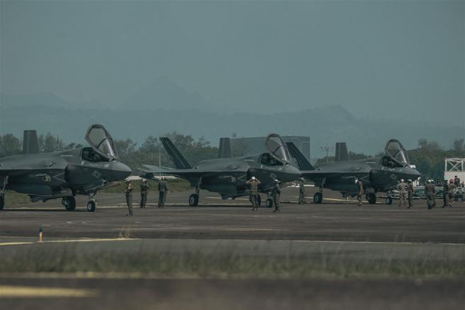 美陸戰隊F-35B與菲軍合作，演練「陸戰隊航空支援演訓」炸射課目。
（取自DVIDS網站）