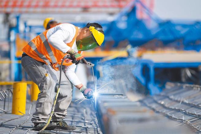 大陆国务院提出最新报告，明确了着力优化民营经济发展环境等进一步促进民营经济发展壮大的6个方面重点工作。（新华社）