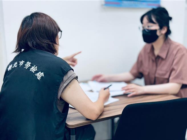 新北市劳工局今公布今年第3波违反劳动基准法、职业安全卫生法、性别平等工作法、劳工退休金条例的雇主名单，共有334家业者，开罚1952万元。（新北市劳工局提供）