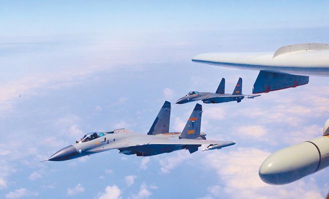 圖為共軍戰機。（新華社）