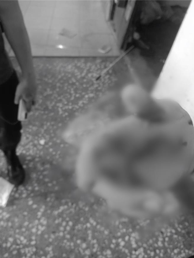 吕男遭女友的前男友徐男持刀攻击而受伤。（新北市新庄警分局提供）