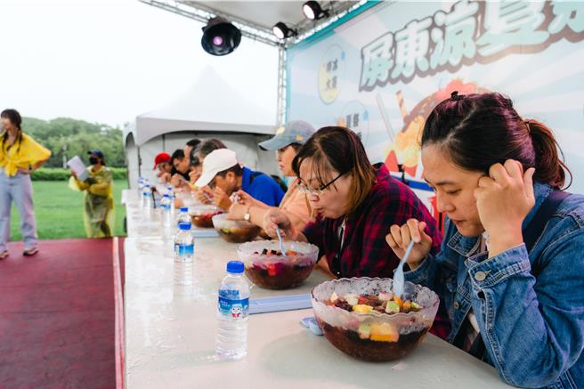 由屏东县政府举办的第2届「屏东凉夏祭」将于7月6、7、13、14日登场，而去年大受欢迎的「呷冰大赛」也将扩大举办为2场，并新增「亲子呷冰大赛」。（民眾提供／谢佳潾屏东传真）