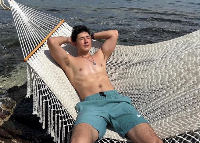 舞阳拥有让人羡慕的傲人腹肌。（经纪人提供）