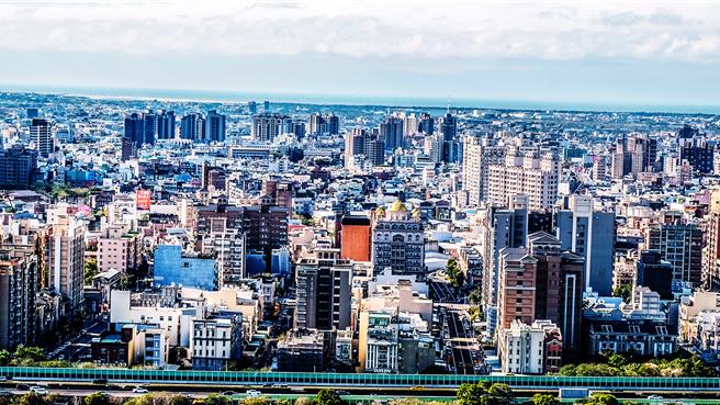 囤房税2.0将在7月1日上路，房屋税大变革，竹县税务局提醒自住须设立户籍。（罗浚滨摄）