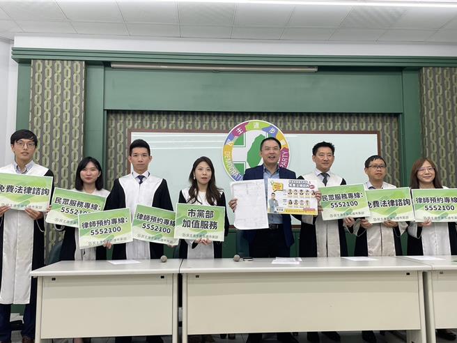 民进党高市党部将推出2项新的加值服务，其中一项是义务律师的法律谘询，第二项是选民的民眾服务，这都是市党部先前从未推行过的服务政策。（洪浩轩摄）