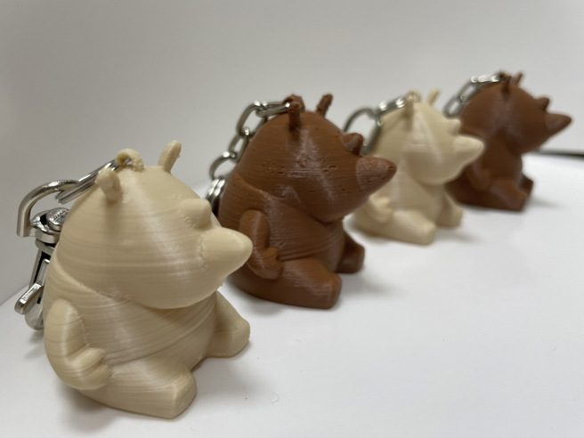 義大師生協助農家，將水稻廢棄物搖身一變成為文創藝品。(照片/義守大學提供) 