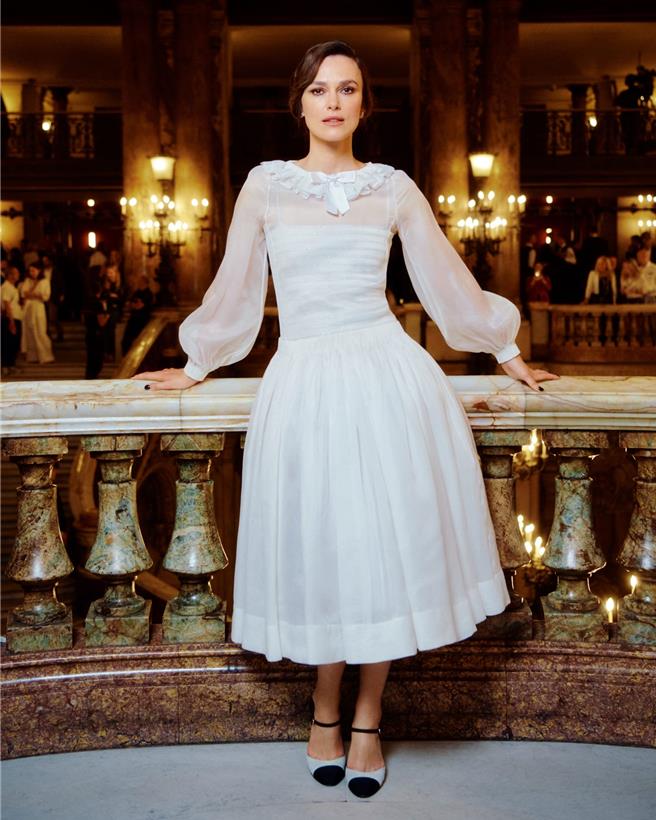 绮拉奈特莉美美出席CHANEL 2024-25秋冬高订服装大秀。（CHANEL提供／黄唯淯台北传真）