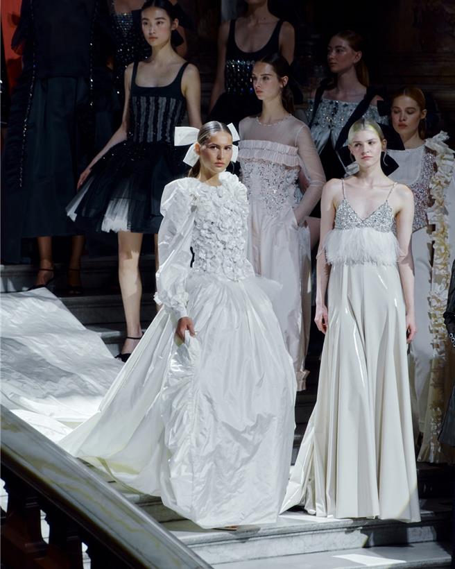 结合各种舞蹈灵感而来的高订作品，很有CHANEL过去的设计风格。（CHANEL提供／黄唯淯台北传真）