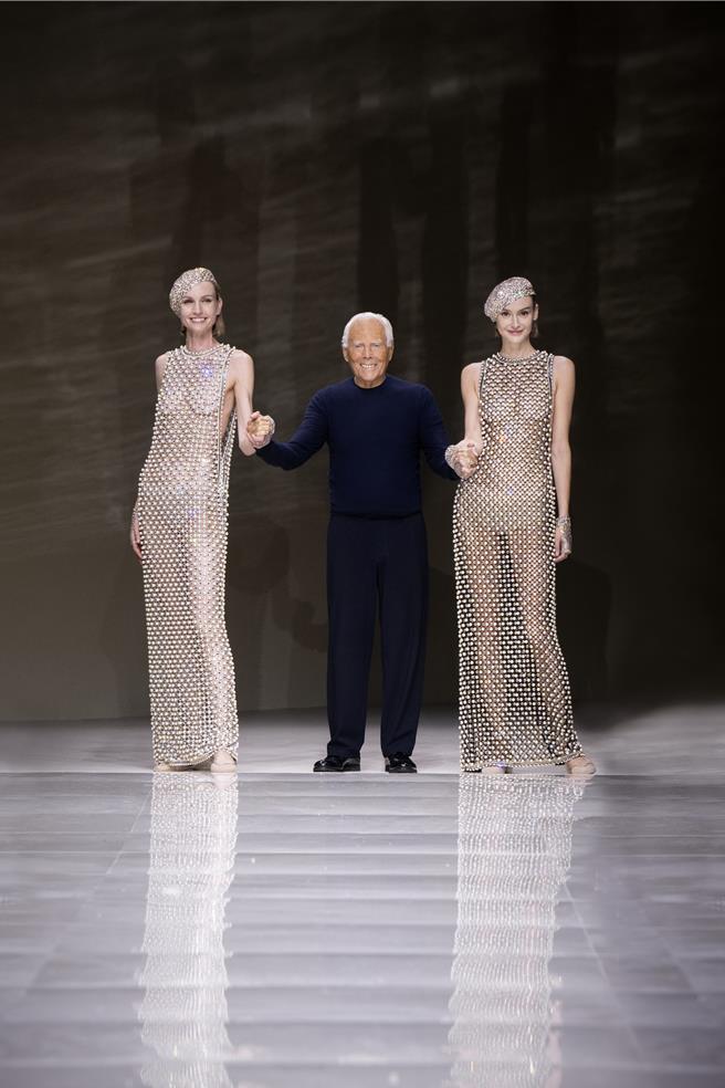 Armani先生與模特兒謝幕照。（Giorgio Armani提供／黃唯淯台北傳真）