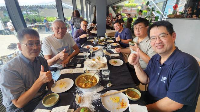 基隆市政府产发处与生态厨师群齐聚基隆共同发表海洋永续料理。（图／政大社科院提供）