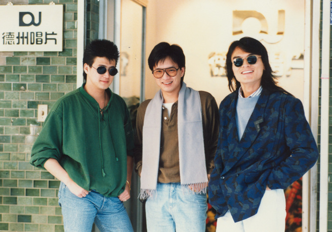 摇滚歌王薛岳（右）因病逝世享年36岁。左起为李亚明、黄大军。（图／中时资料照）