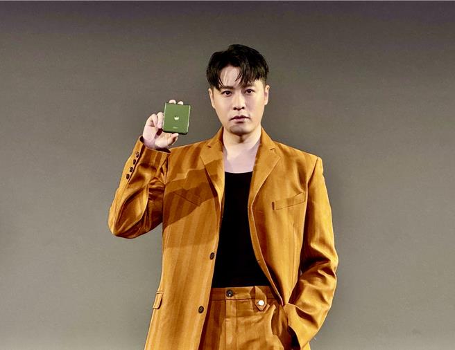 Motorola邀请周汤豪担任AI折迭手机motorola razr 50系列产品代言人 。（古明弘摄）