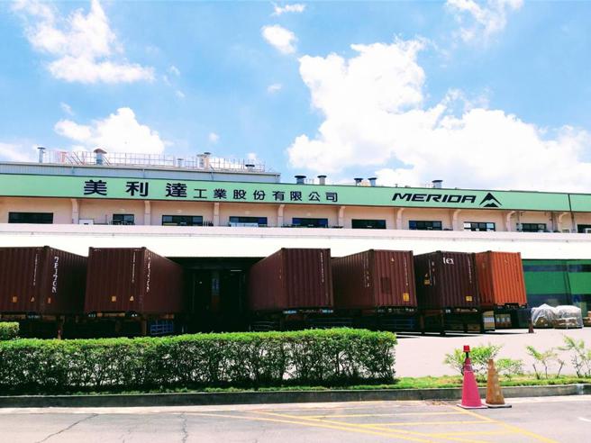 美利达为迎接第三季传统出货旺季的到来，已由一班制改为两班制赶工。图／曾丽芳