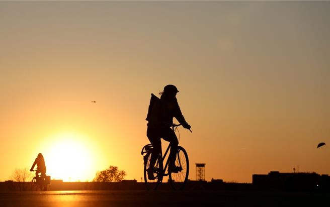 德国柏林街头常可见到单车客。（图／路透社）