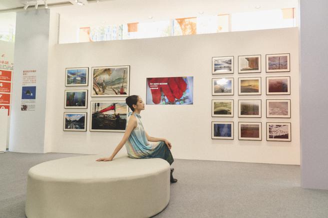 简嫚书七年后再度担任agnès b.的海洋大使，为品牌站台在远百信义A13举办的「Sailor’s eyes：TARA探险员视界」摄影展。（agnes b.提供）
