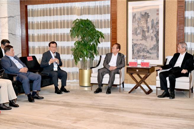 台灣工商聯參訪團拜會海協會，盼大陸不要進一步中止ECFA優惠。（台灣工商聯提供）