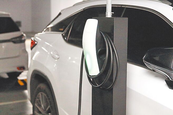 导入华辰充电桩分期付款方案社区之住户充电桩。图／华辰保全提供