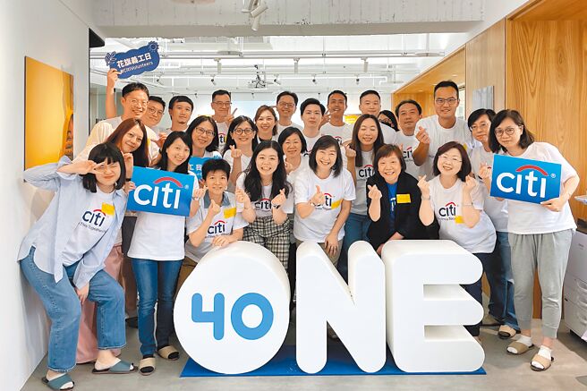 花旗与长期致力于移工培力的One-Forty合作，加强移工的中文能力与金融知识。（花旗提供／黄琮渊台北传真）