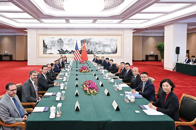 中国国务委员、国家禁毒委员会主任王小洪20日在北京，会见美国白宫国家禁毒政策办公室主任古普塔。（新华社）