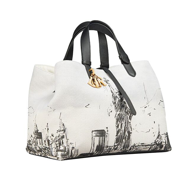 Dior限定專賣Toujours白色帆布與黑色自由女神像印花大型提包，14萬元。（Dior提供）