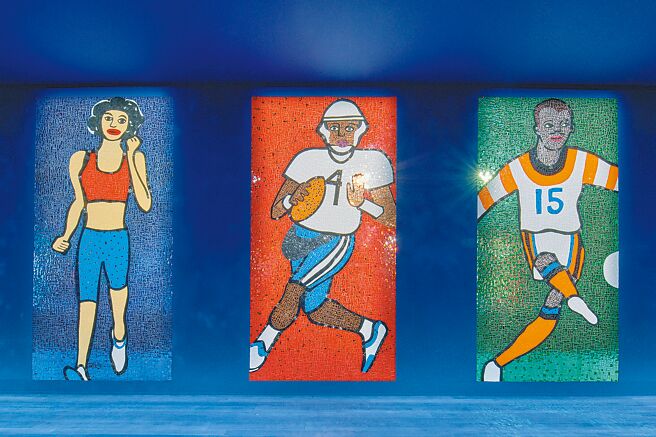 Dior大秀旁的女性運動員畫作以串珠和馬賽克工藝製成，完美復刻考古學家Christiana Mitsopoulou的壁畫作品。（Dior提供）