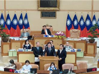 新北擬調漲違停拖吊費 議員齊轟！議會裁定凍漲