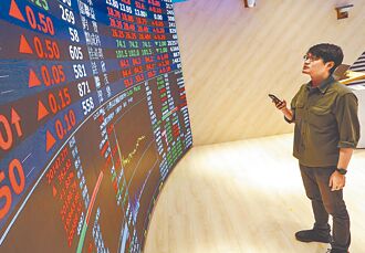 內資軋外資 衝刺季底作帳