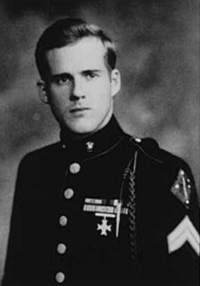  史赖吉亲身参与贝里琉岛战役，其回忆录日后被改编为影集《太平洋战争》。
（取自Legiontown U.S.A.网站）