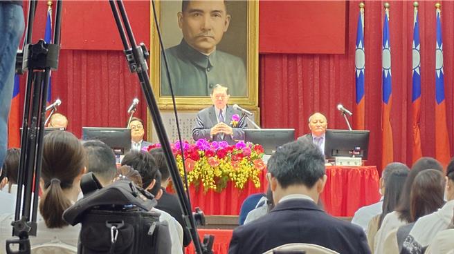 远东新世纪27日召开股东常会，由董事长徐旭东主持。（黄琮渊摄）