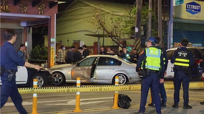 桃园市桃园区3月23日晚间43岁杨姓男子到景福派出所对门口开枪后逃逸，途中还射伤员警，沿途爆发枪战，警方最后截停杨男，并在车上起出3把枪支。桃园地检署侦结，痛批杨男袭警无视法律，危害社会治安甚鉅，依杀人未遂等罪起诉。（本报资料照片）