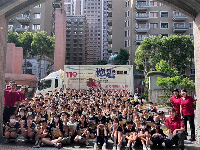 桃园市消防局第三大队芦竹分队近日在南崁国小办理小小消防英雄体验营。（芦竹消防分队提供）