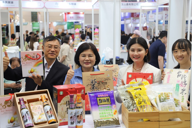 台北国际食品展县府与县内18家厂商合作，以「云林良品 必属精品」为主打，呈现云林多样优质的农特产品。（图/云林县政府提供）