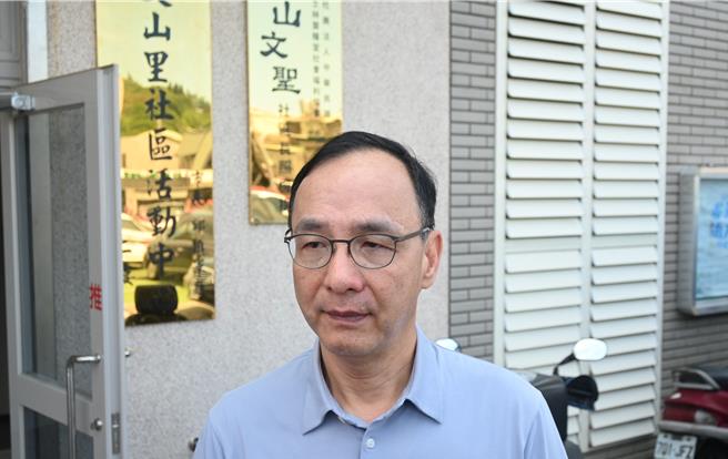 国民党主席朱立伦痛批民进党是用违宪当遮羞布。（李京升摄）