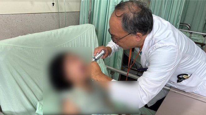 不料晚间突高烧39.7度，不断咳嗽、流鼻涕还频尿，就医查出确诊新冠肺炎合併多项感染，又进一步揪出感染「犬巴斯德菌」，连妈妈也中标，一同接受抗生素治疗10天顺利康復。（乌日林新医院提供／潘虹恩台中传真）