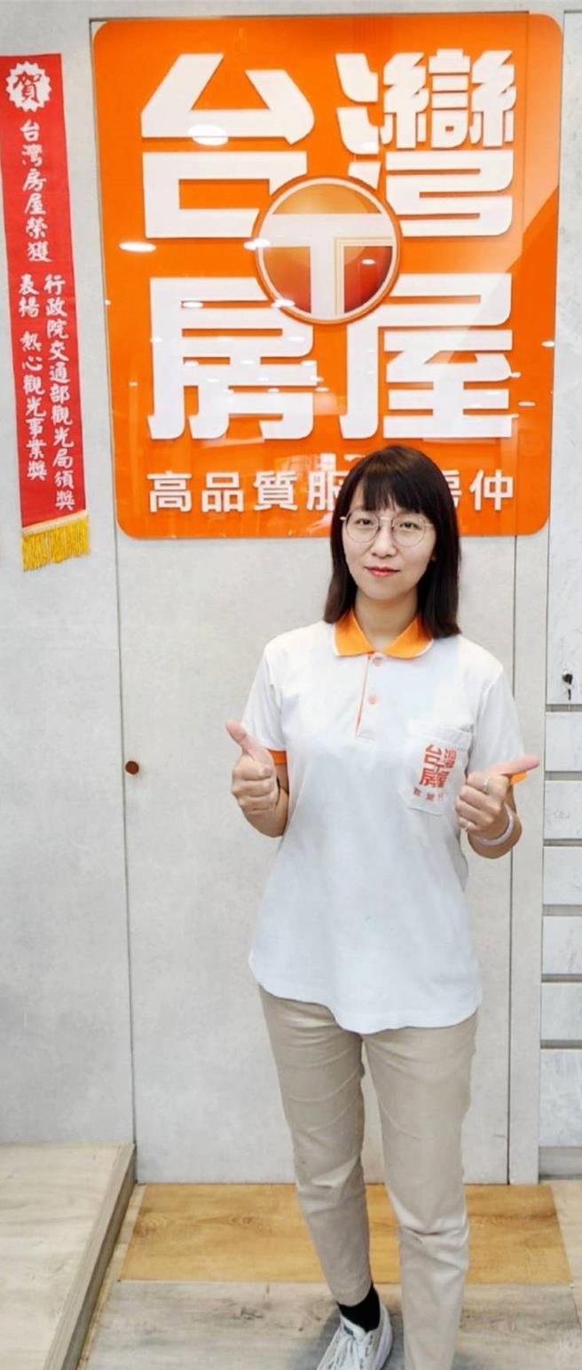台灣房屋文青捷運店店長林夢軒視買家「計畫持有時間」，客製購屋方案。（台灣房屋提供／王莫昀台北傳真）