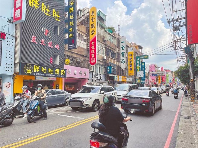 双和地区都市商业机能成熟，基本生活所需一应俱全，稳定吸引人口入住，租赁需求随之攀升。（本报资料照片）