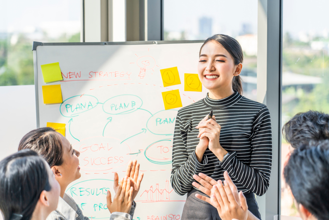 蛇、羊、鸡3生肖女不仅以智慧着称，也以深刻的洞察力和独立的思考能力引人注目。（示意图：shutterstock／达志）