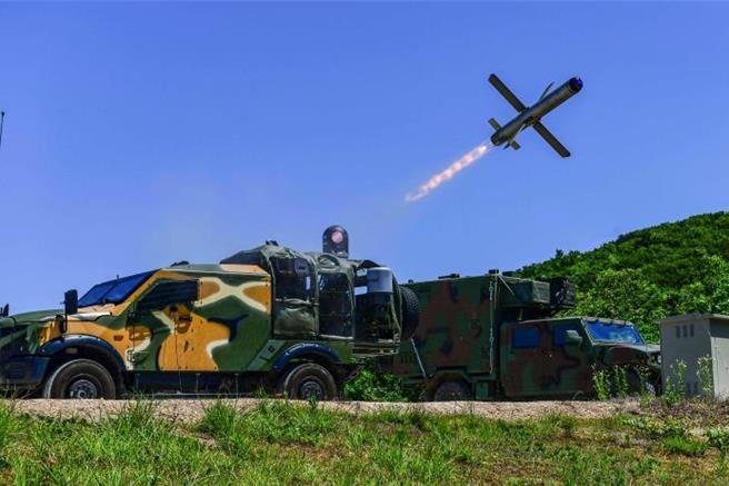 韩国西北岛防司令部所属海军陆战队第六旅及延坪部队在各部队作战区域进行海上射击训练。取自韩国国防部官网