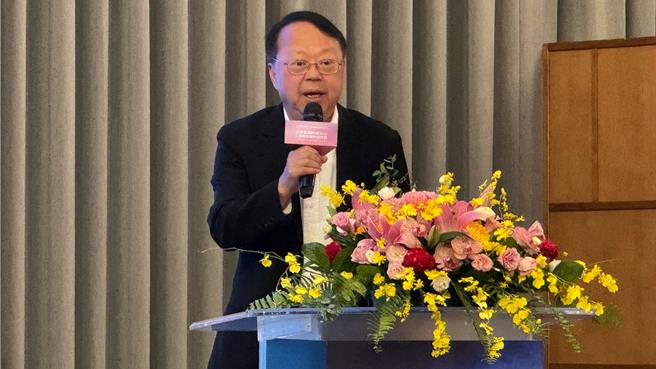 国扬集团创办人侯西峰说，A级商办只租不售，至于科技宅部分未来将出售，但会预售还是先建后售，待评估市场状况而定。（柯宗纬摄）