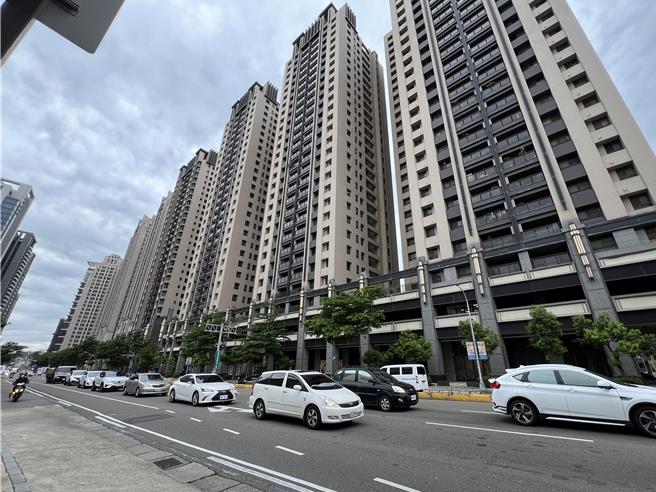 新竹市晴空匯5月26日火警造成2勇消殉職，時代力量27日於立法院開記者會，呼籲市府不要把殉職原因推給基層。（本報資料照）