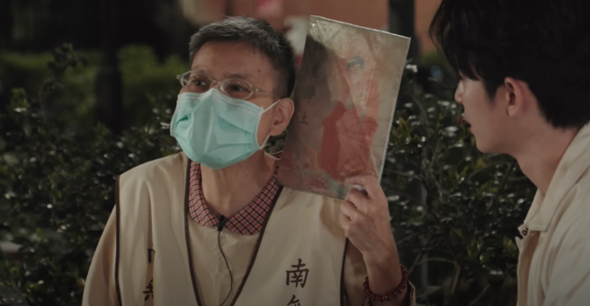 被全網封為「阿彌陀佛姐」的高姓婦人，昨天晚間在新北市永和區發生車禍。（圖 / 翻攝自【#初識啦阿博】EP1｜阿彌陀佛姐）