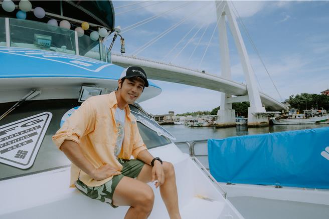 胡宇威今日顶着艳阳出海。（Columbia提供）