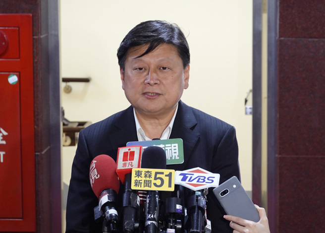 国民党立法院党团总召傅昆萁在27日党团大会结束后出面受访。（姚志平摄）