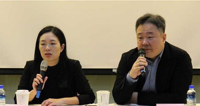 仁新醫藥27日召開股東常會，會後董事會通過林雨新(右)續任董事長。(仁新醫藥提供／洪凱音台北傳真)