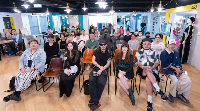 台北好时尚媒合会提供设计师们切磋交流，也可与布料厂商、品牌、媒体等交换想法。（吴松翰摄）
