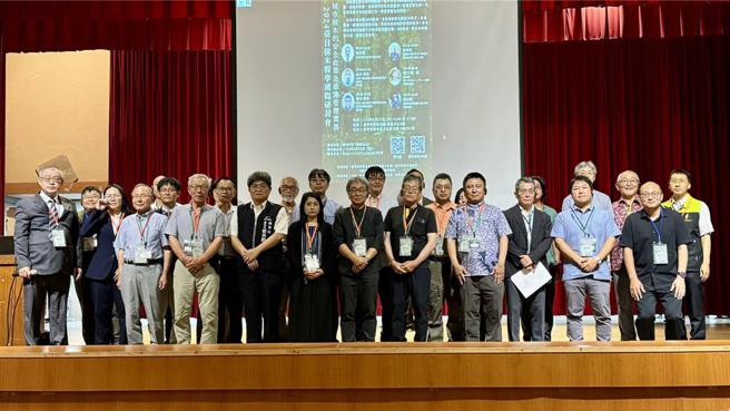「臺日樹木醫學國際研討會」27日在台中盛大登場，日本22名專家跨海分享保護老樹的豐富經驗。圖／曾麗芳