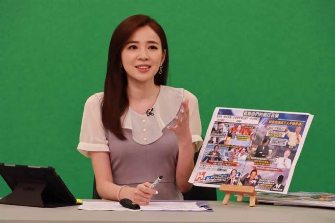 前中天主播王乃伃转战年代后，去年9月初《狠狠抖内幕》开张，成为最年轻政论节目主持人。（年代提供）