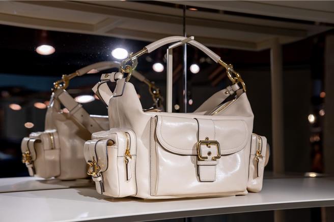 Camera Bag以其收纳性极独特外观成为市场新宠。（Chloe提供／黄唯淯台北传真）